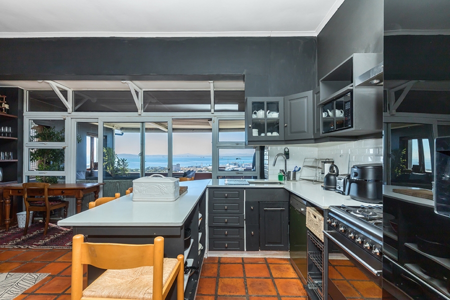 To Let 3 Bedroom Property for Rent in Green Point Western Cape